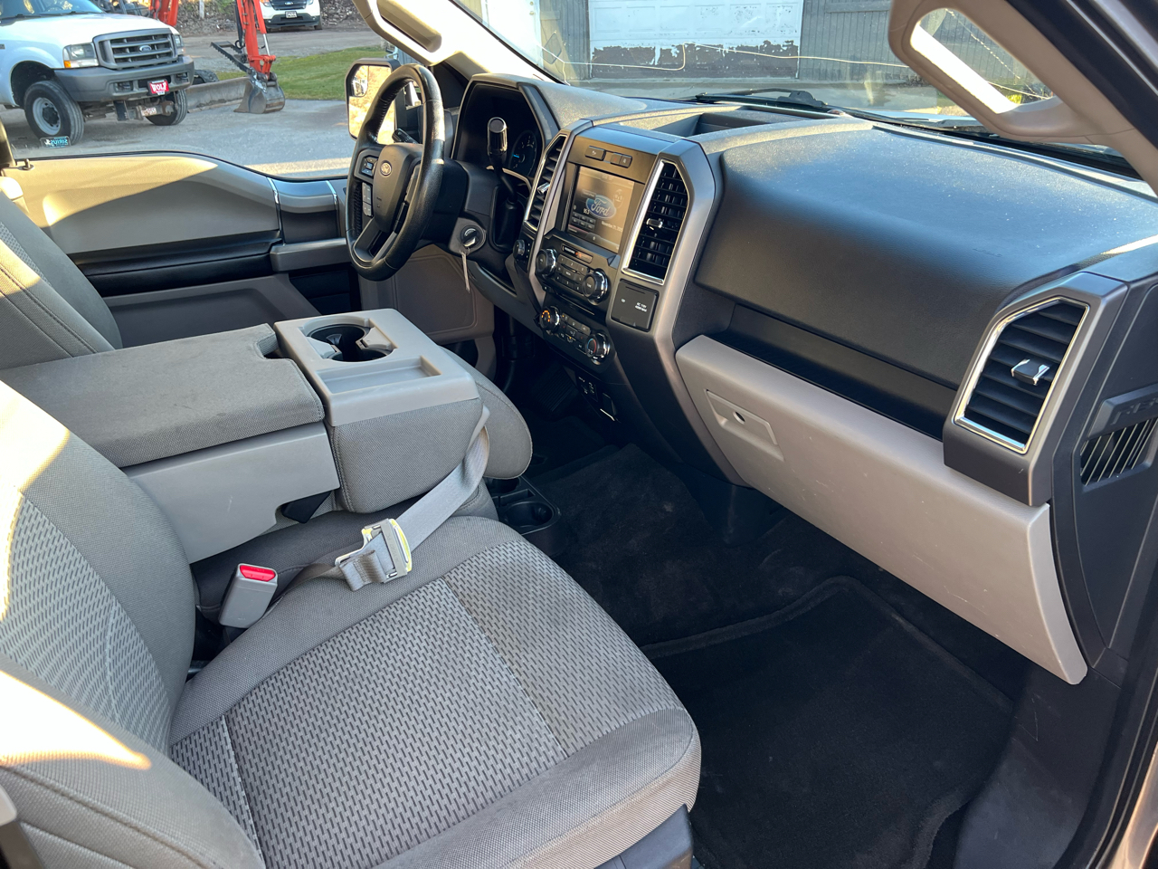 2015 Ford F-150 XLT photo 4