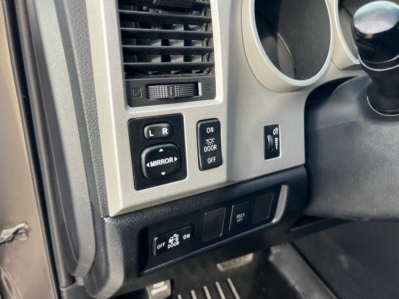 Toyota Tundra 4WD Truck  2008