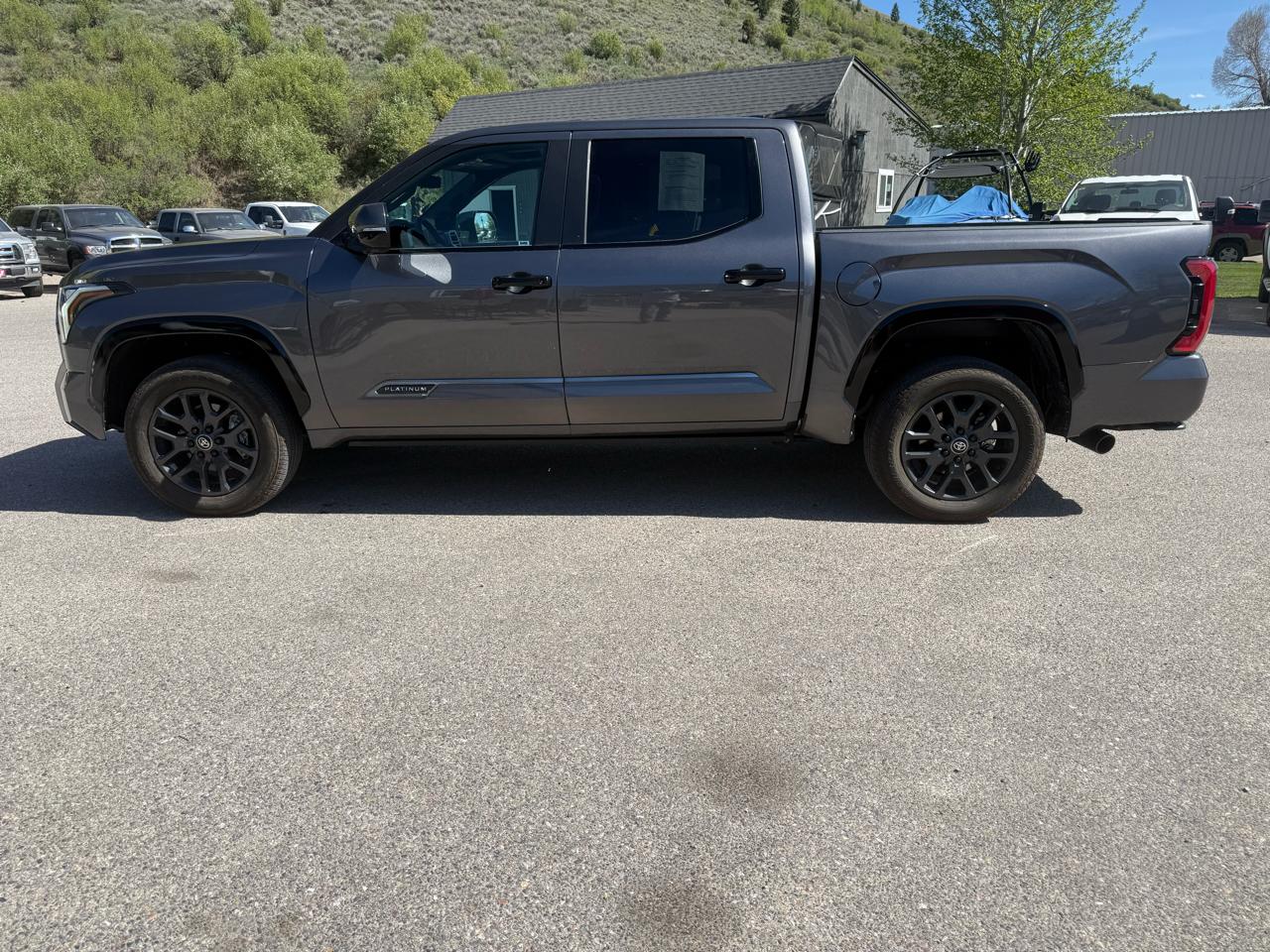 Toyota Tundra 4WD  2025