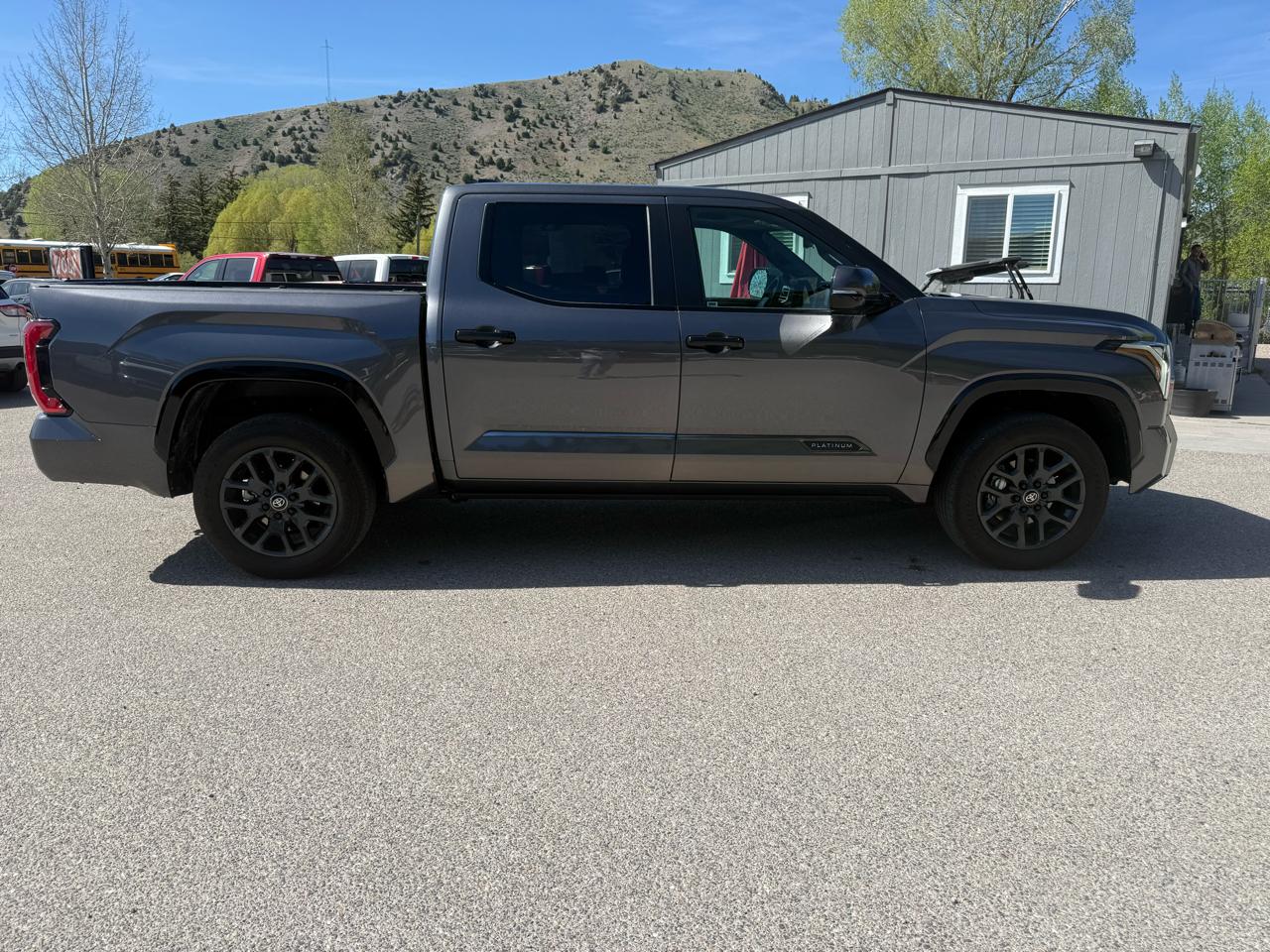 Toyota Tundra 4WD  2025