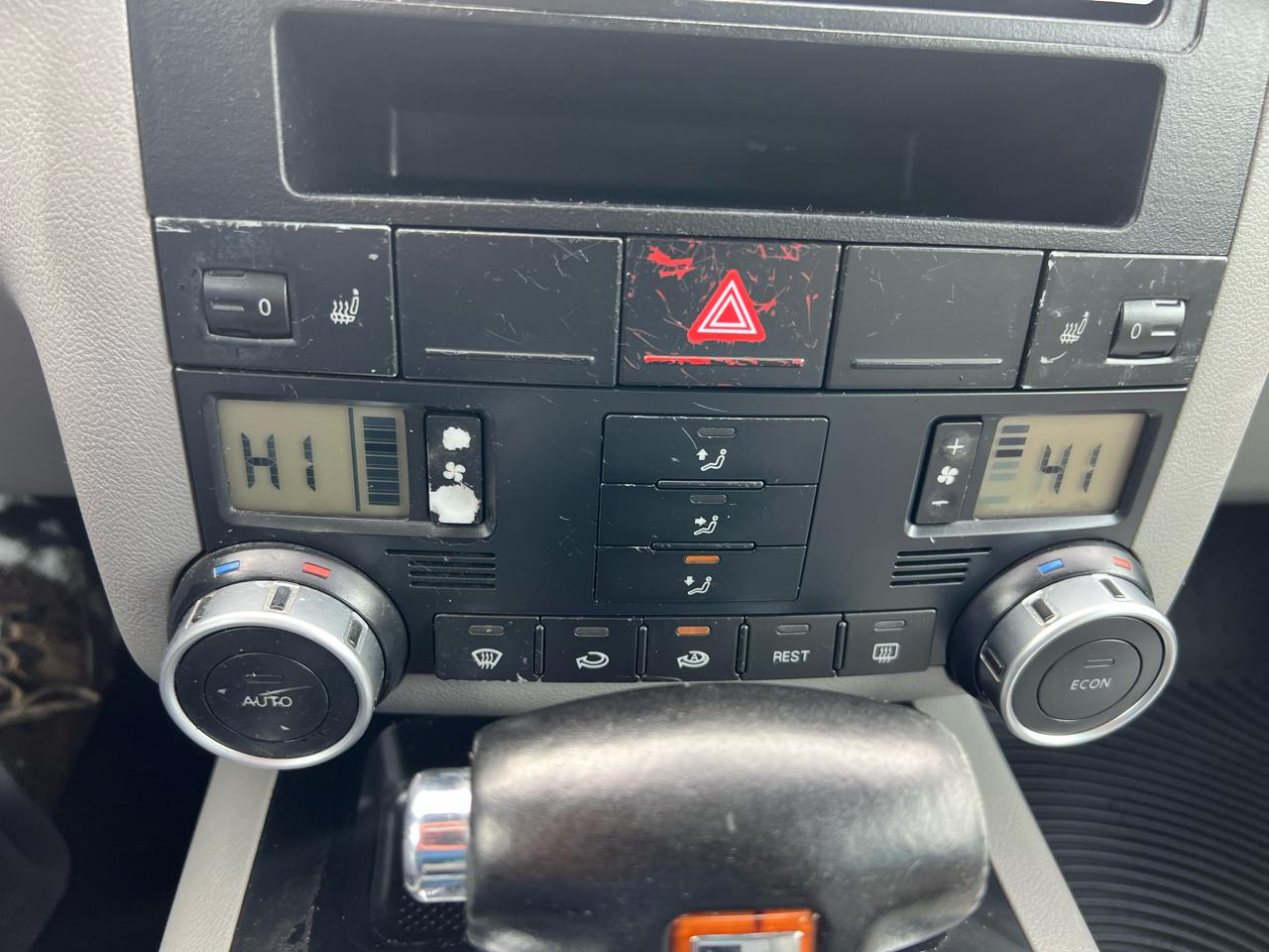 Volkswagen Touareg  2004