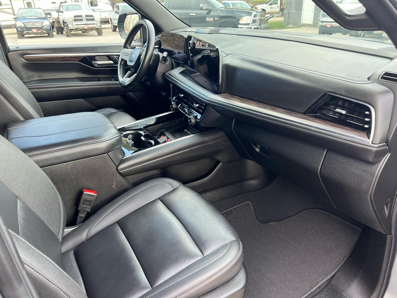 Chevrolet Suburban  2025