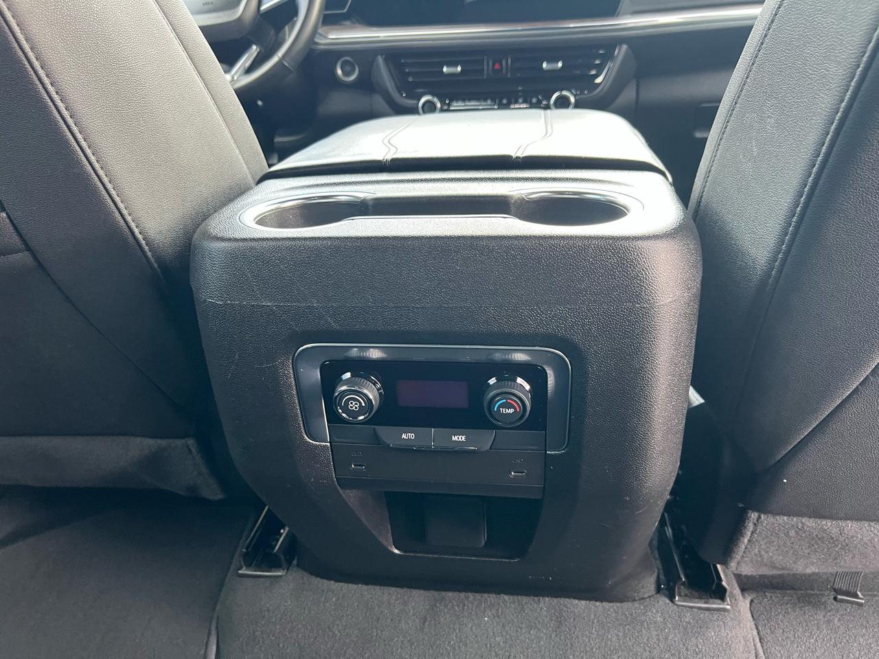 Chevrolet Suburban  2025