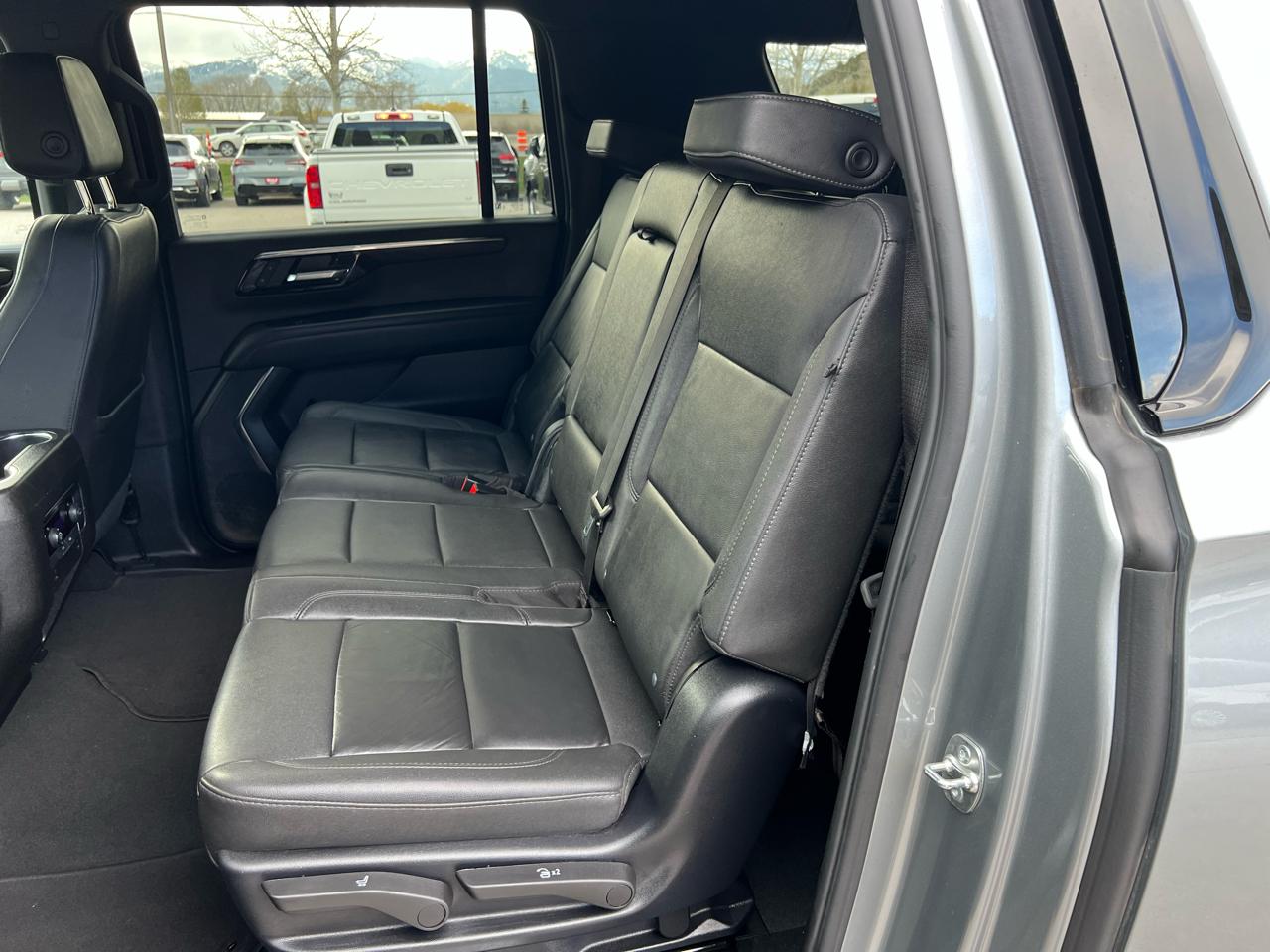 Chevrolet Suburban  2025