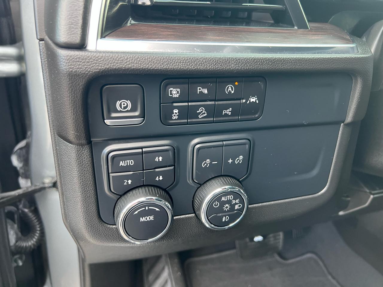 Chevrolet Suburban  2025