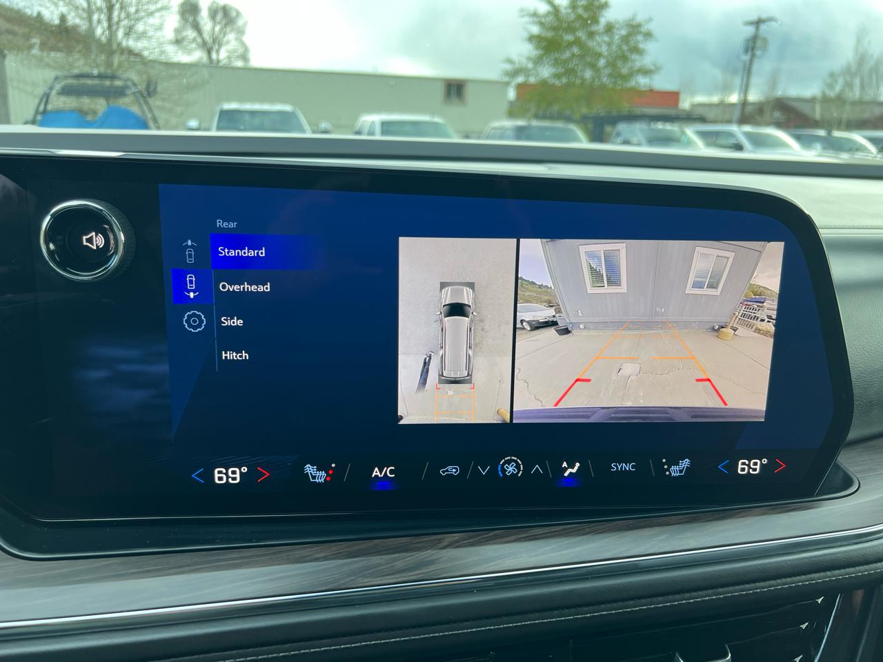Chevrolet Suburban  2025