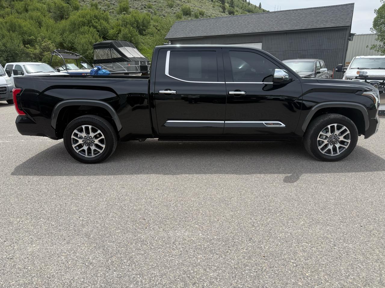 Toyota Tundra 4WD  2026
