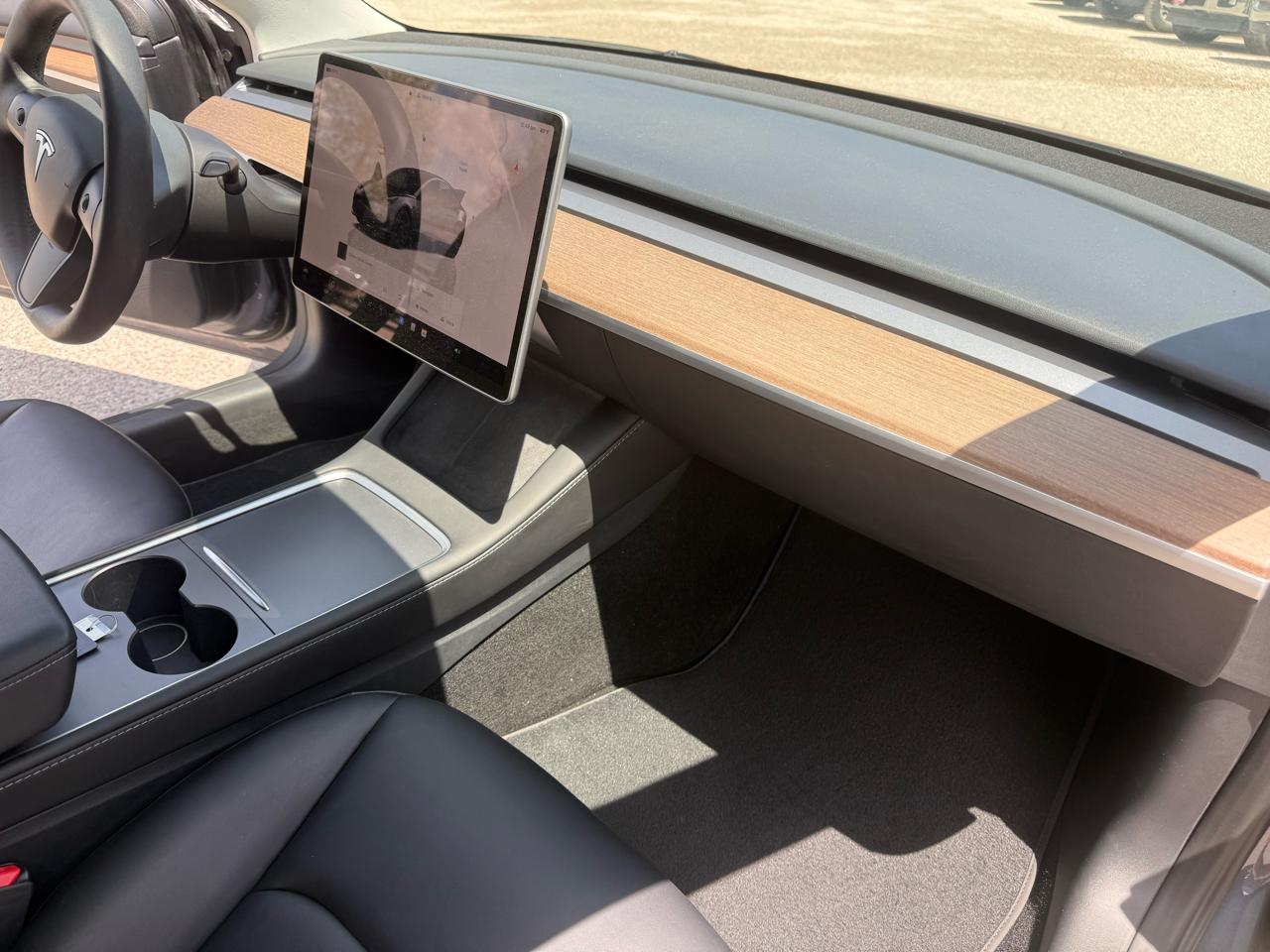 Tesla Model 3  2023