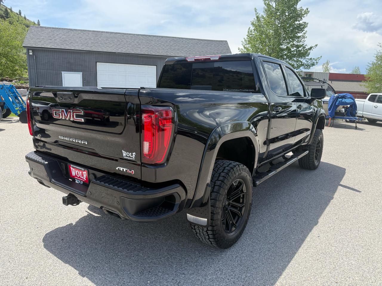 GMC Sierra 1500 4WD Crew Cab 147" AT4 2024