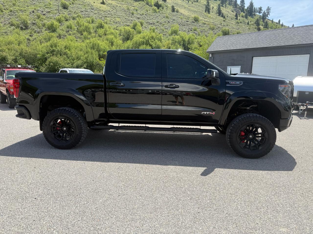 GMC Sierra 1500 4WD Crew Cab 147" AT4 2024