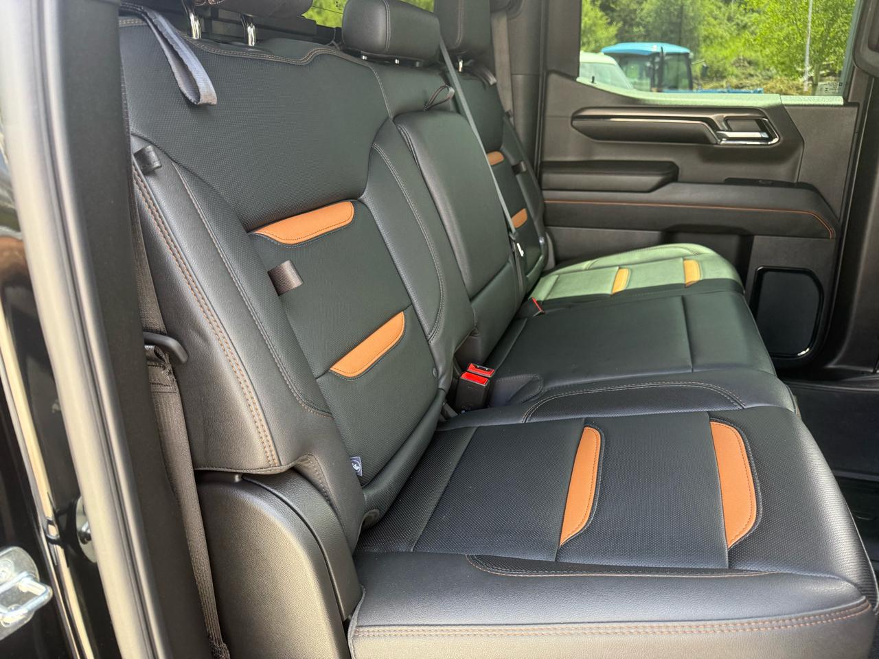 GMC Sierra 1500 4WD Crew Cab 147" AT4 2024