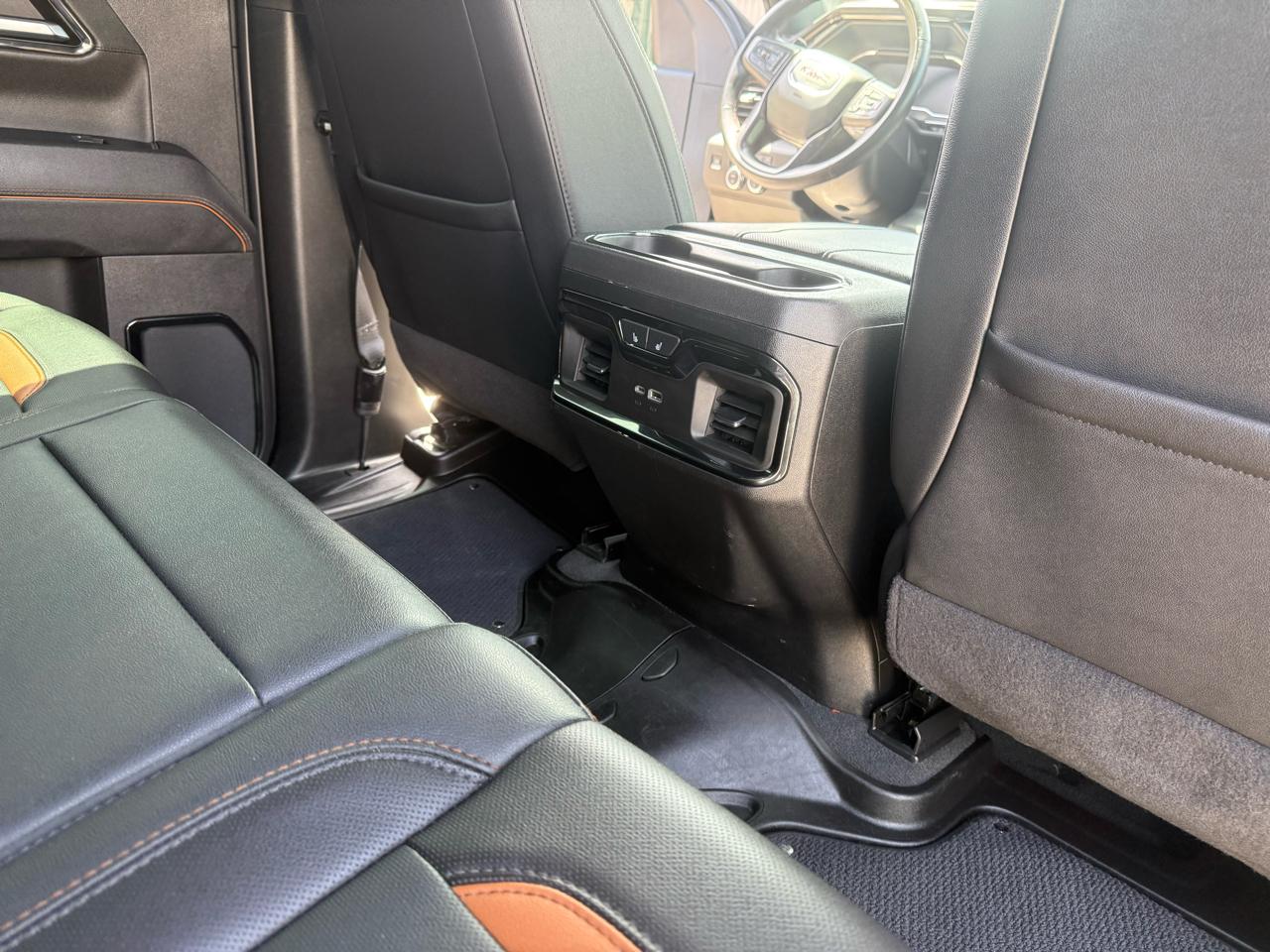 GMC Sierra 1500 4WD Crew Cab 147" AT4 2024