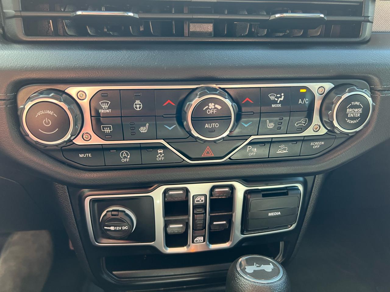Jeep Wrangler  2024