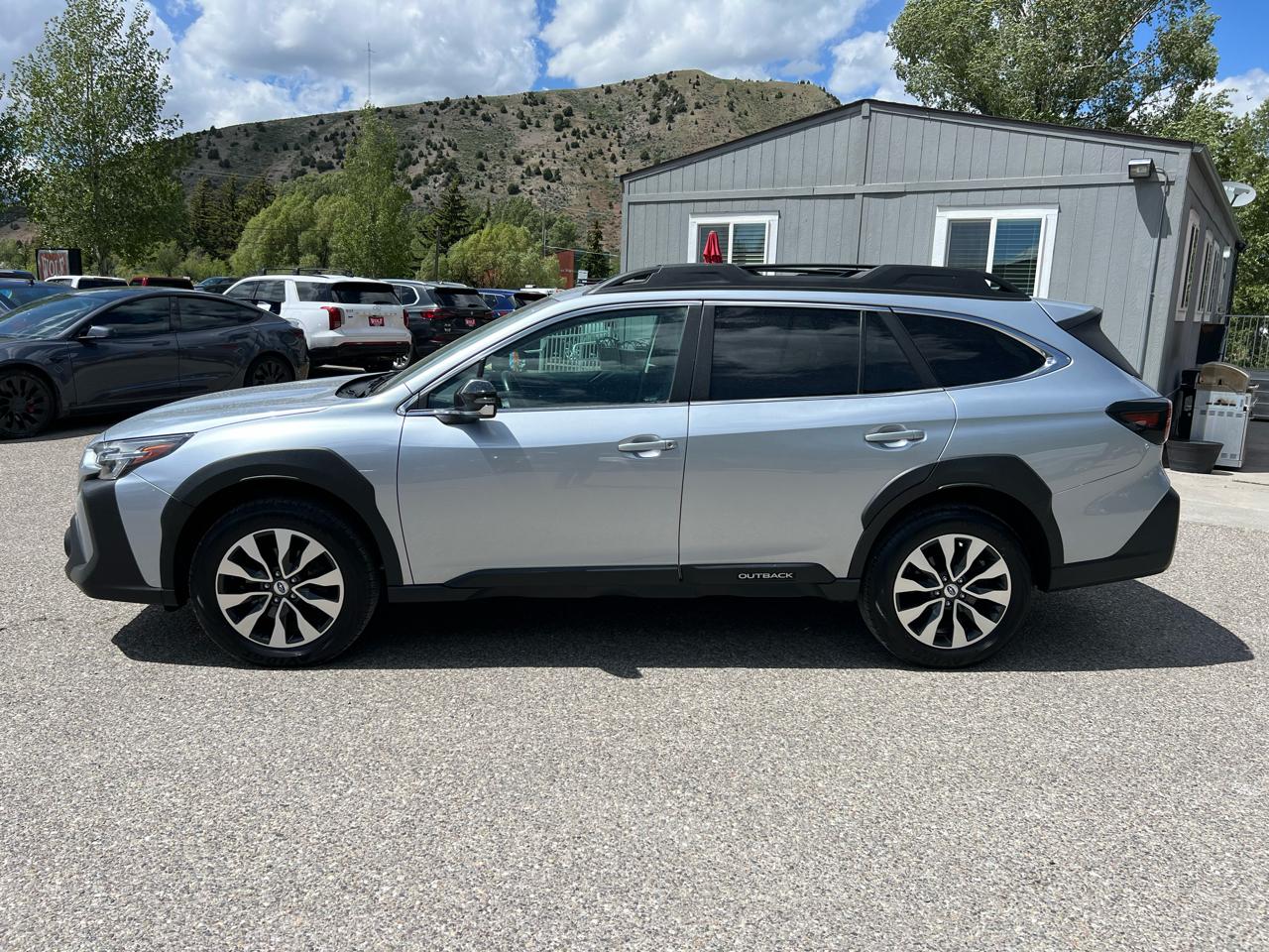 Subaru Outback  2023