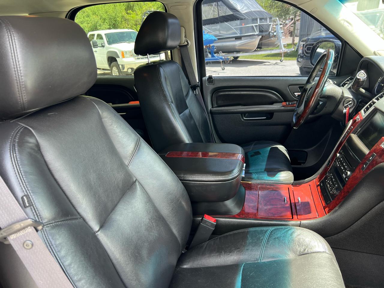 Cadillac Escalade  2011