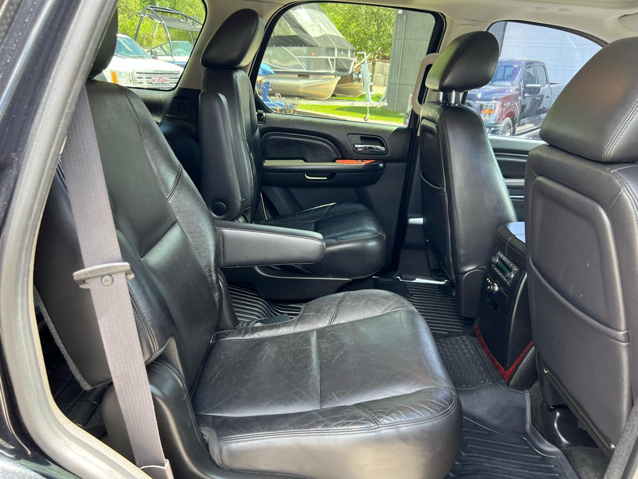 Cadillac Escalade  2011