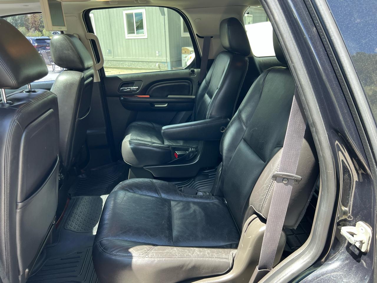 Cadillac Escalade  2011