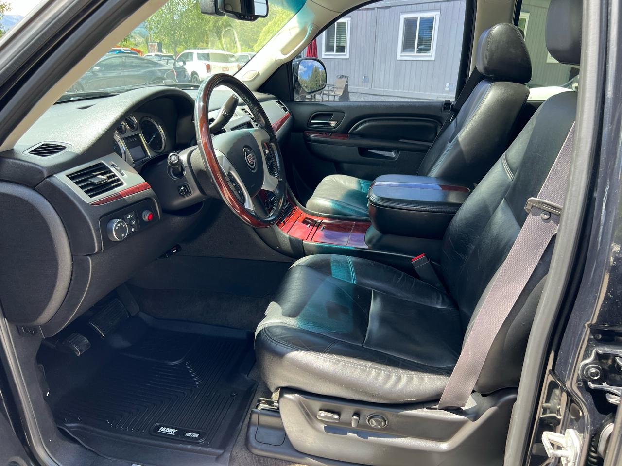 Cadillac Escalade  2011