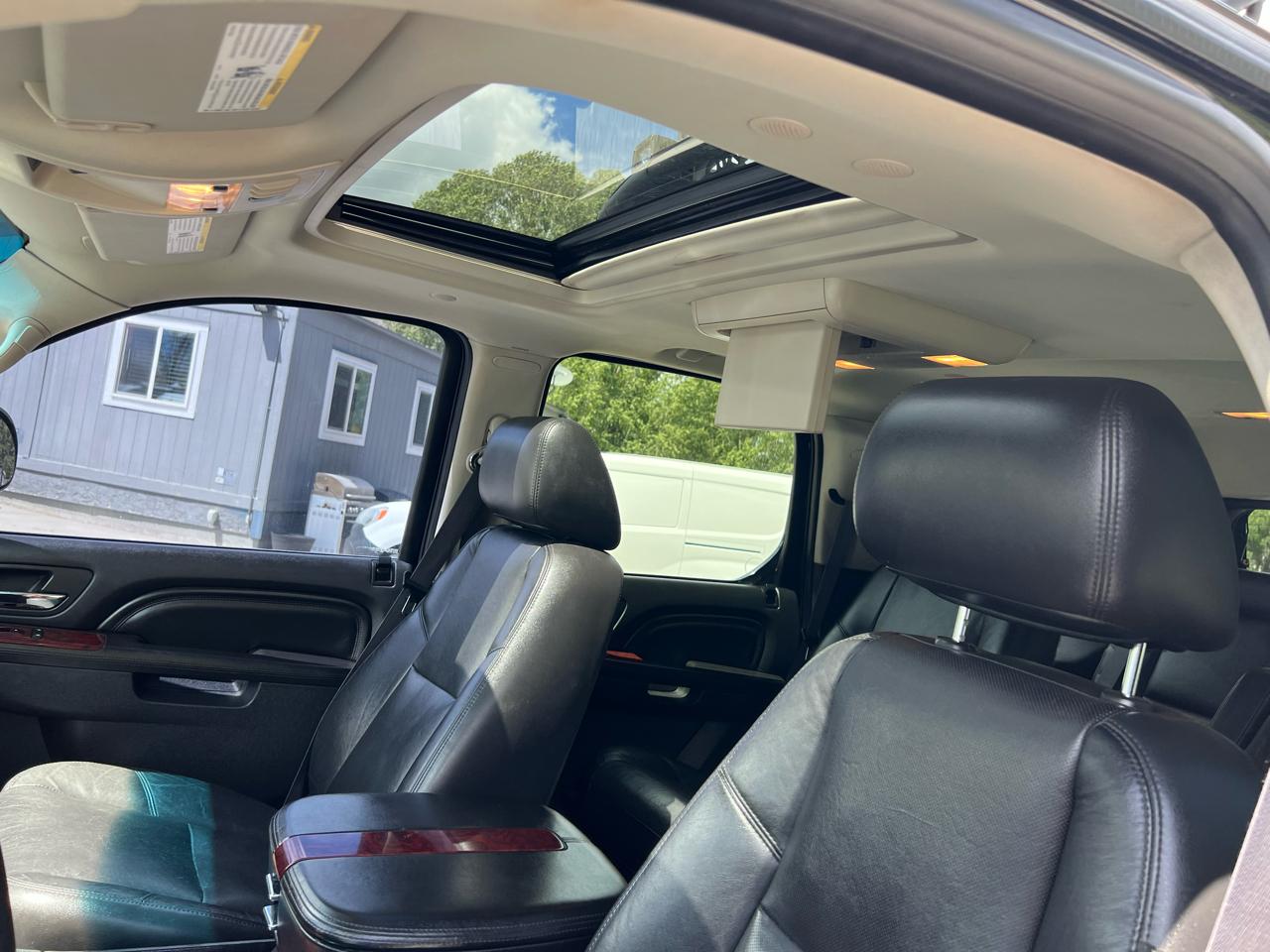 Cadillac Escalade  2011