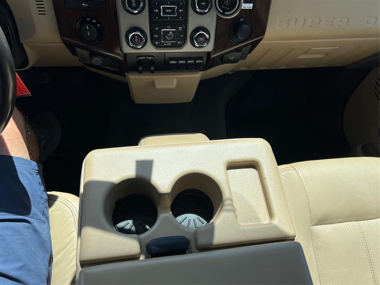 Ford Super Duty F-350 SRW 4WD Crew Cab 172" Lariat 2014