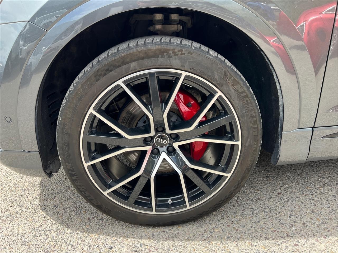 Audi Q8  2022