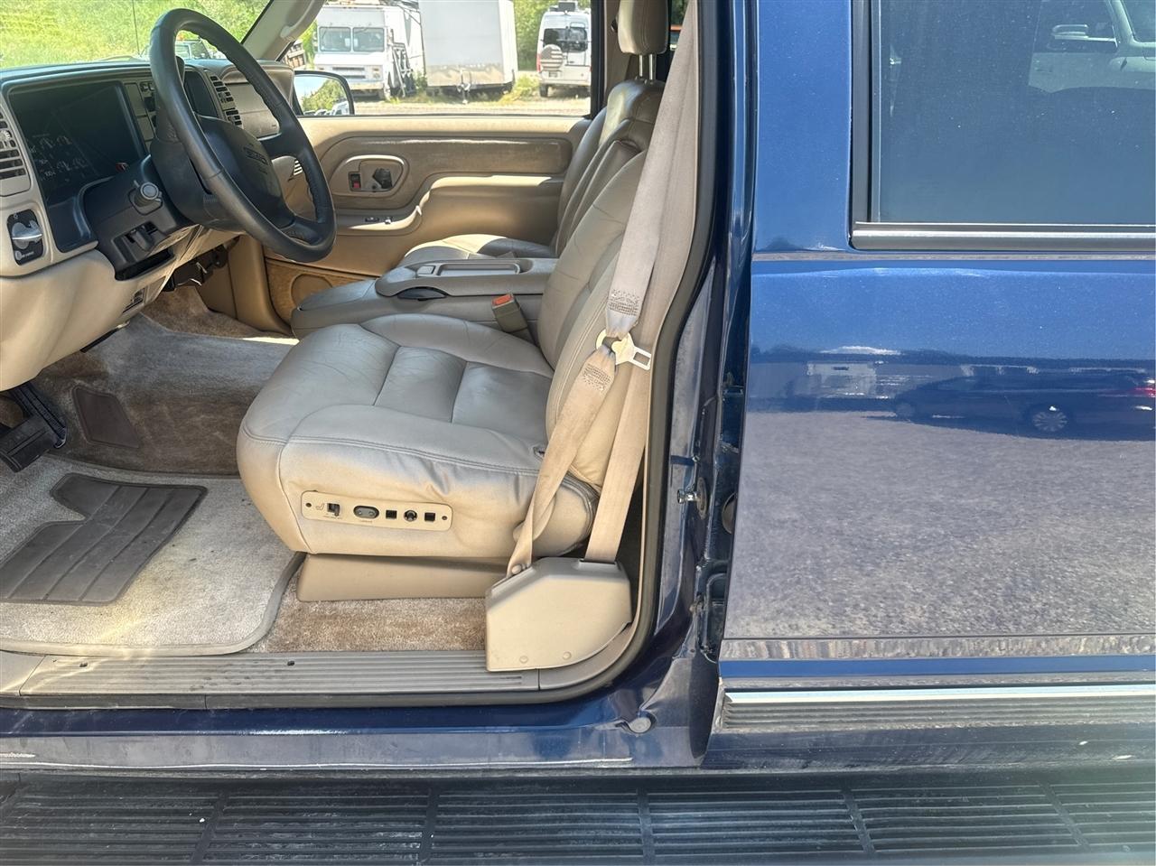 GMC Suburban  1999
