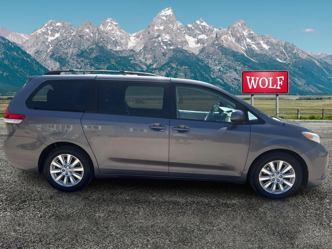 Toyota Sienna  2011
