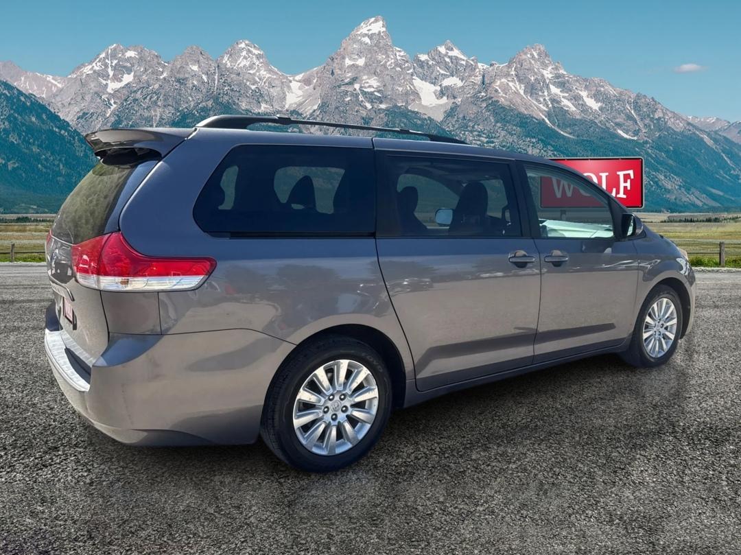 Toyota Sienna  2011