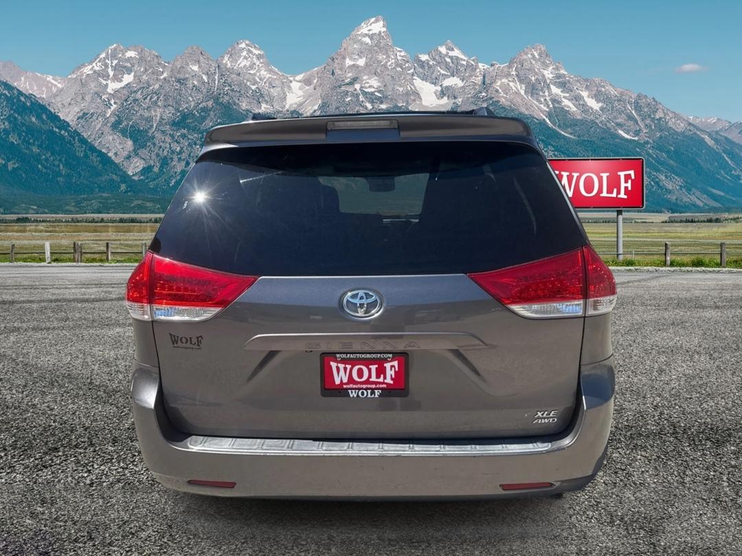 Toyota Sienna  2011