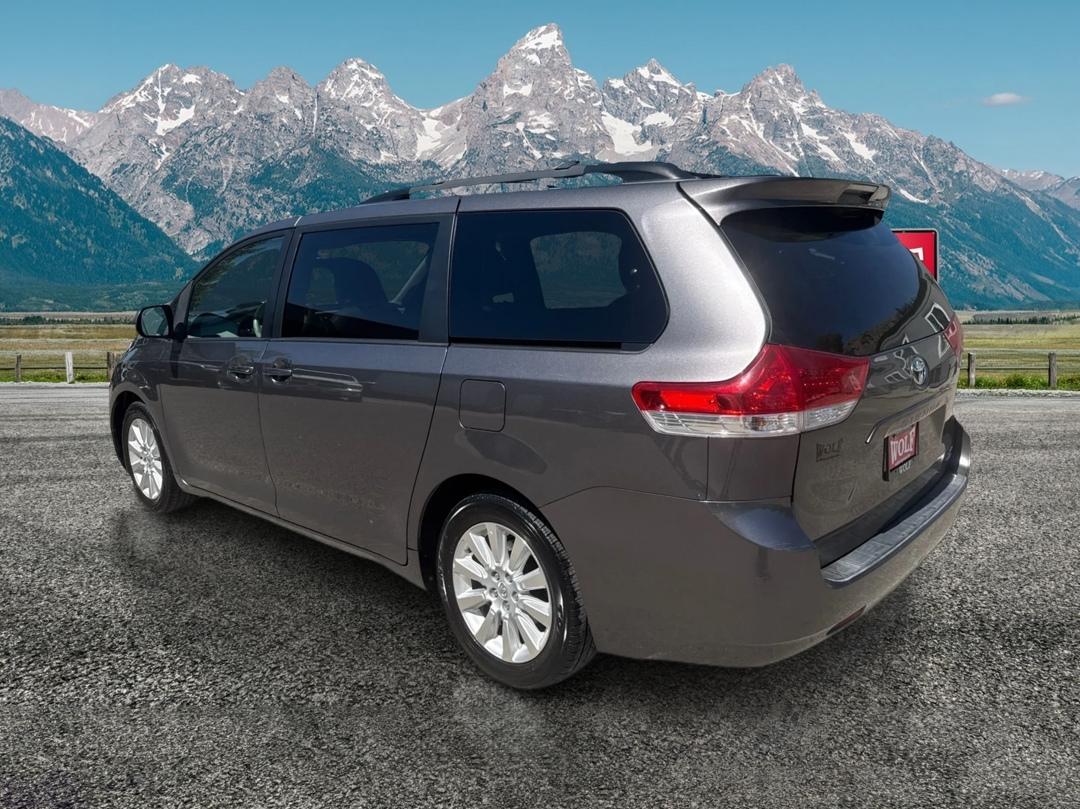 Toyota Sienna  2011