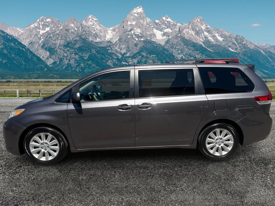 Toyota Sienna  2011
