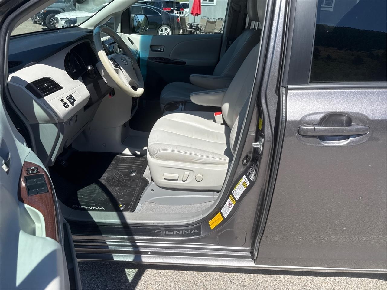 Toyota Sienna  2011