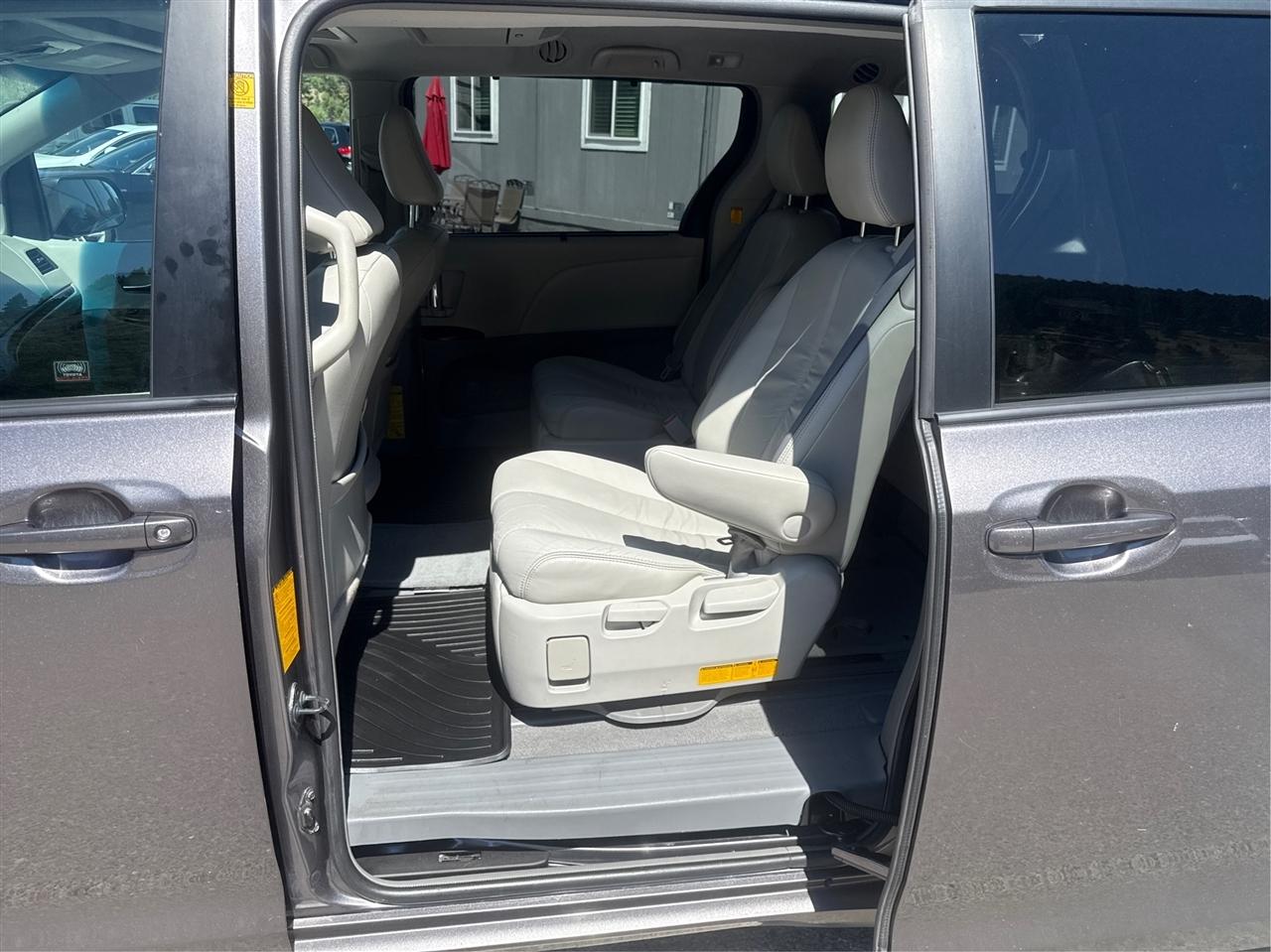 Toyota Sienna  2011