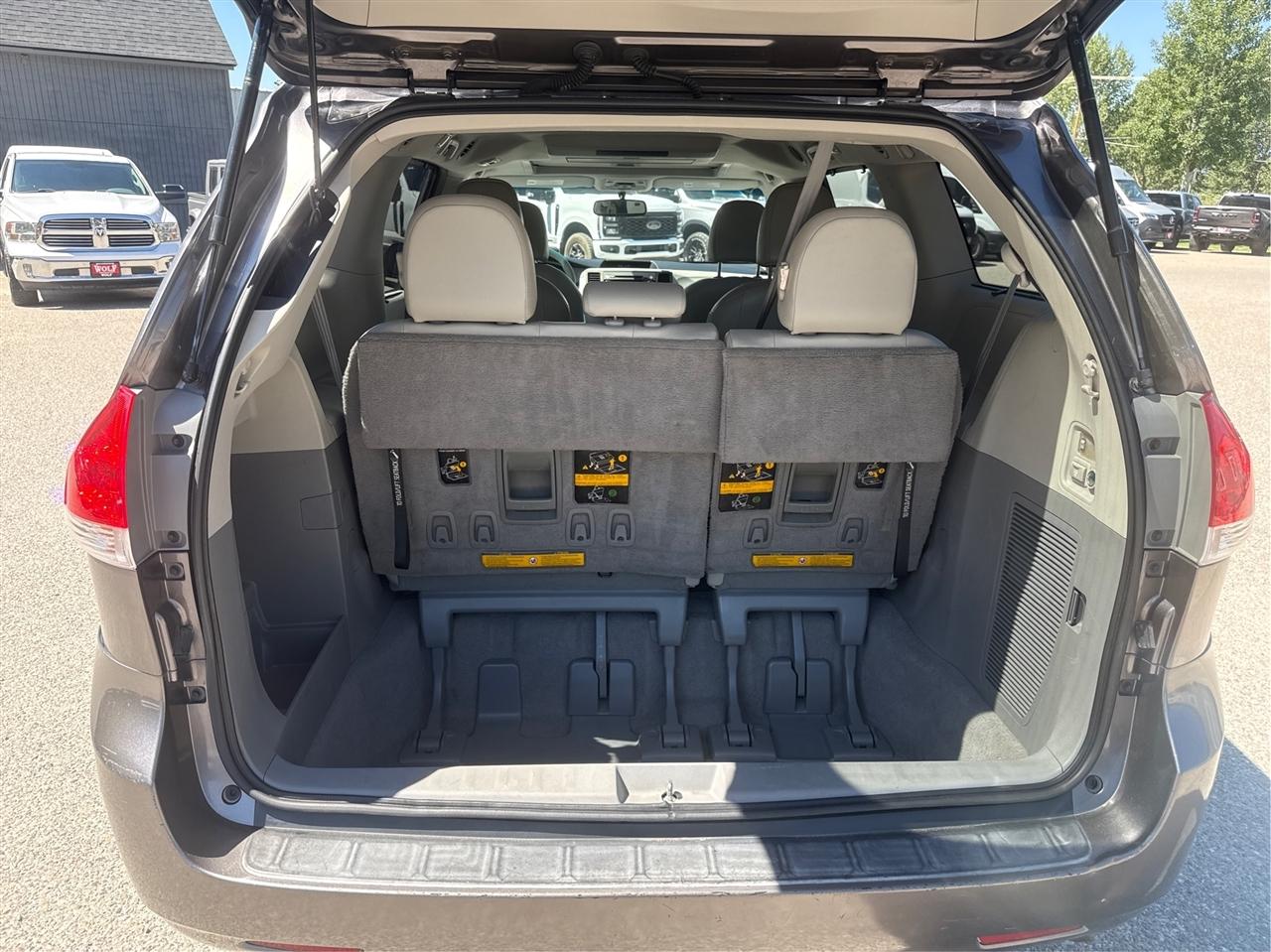 Toyota Sienna  2011