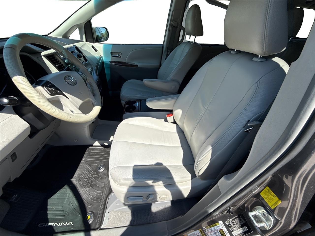 Toyota Sienna  2011