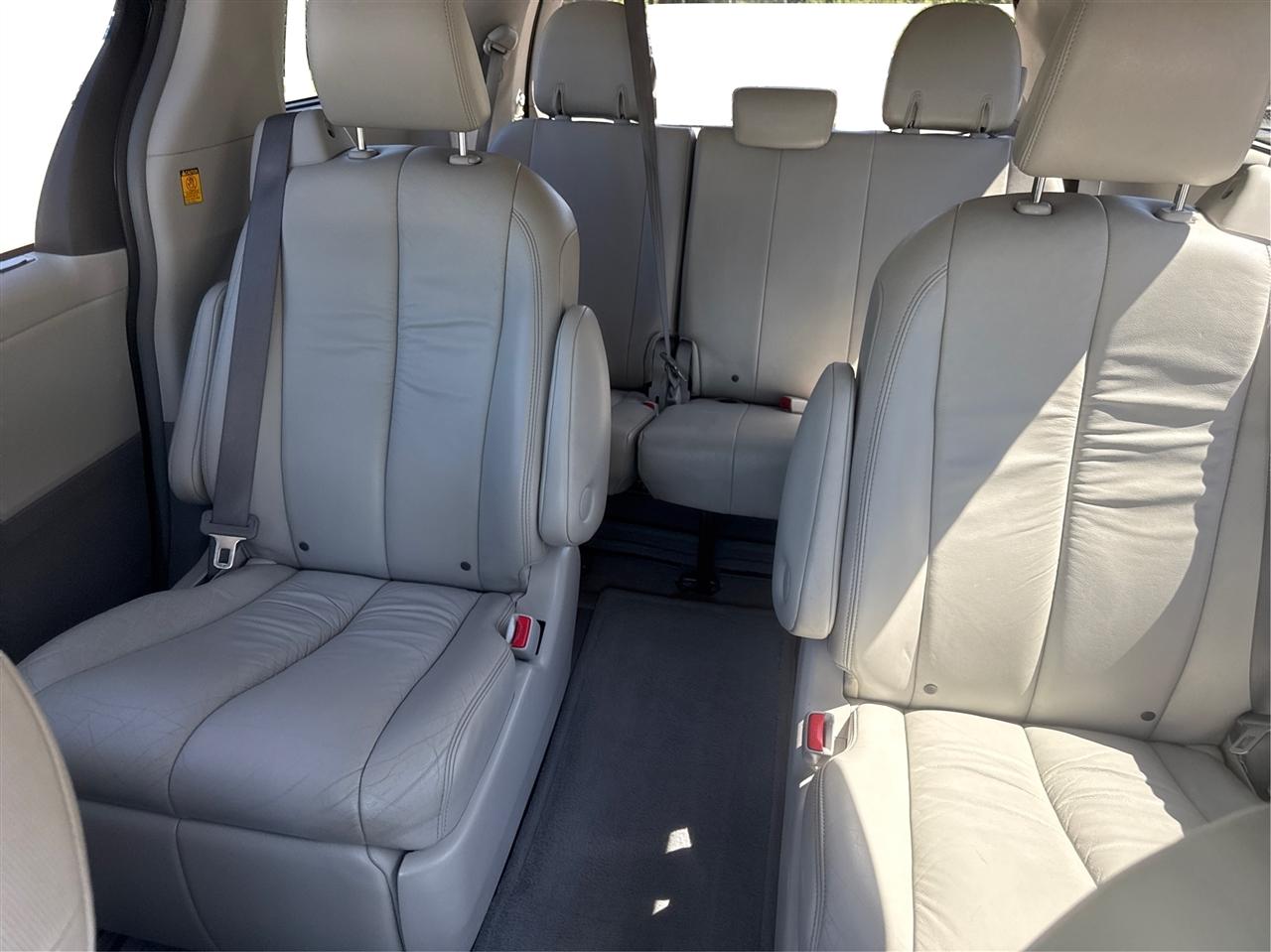 Toyota Sienna  2011