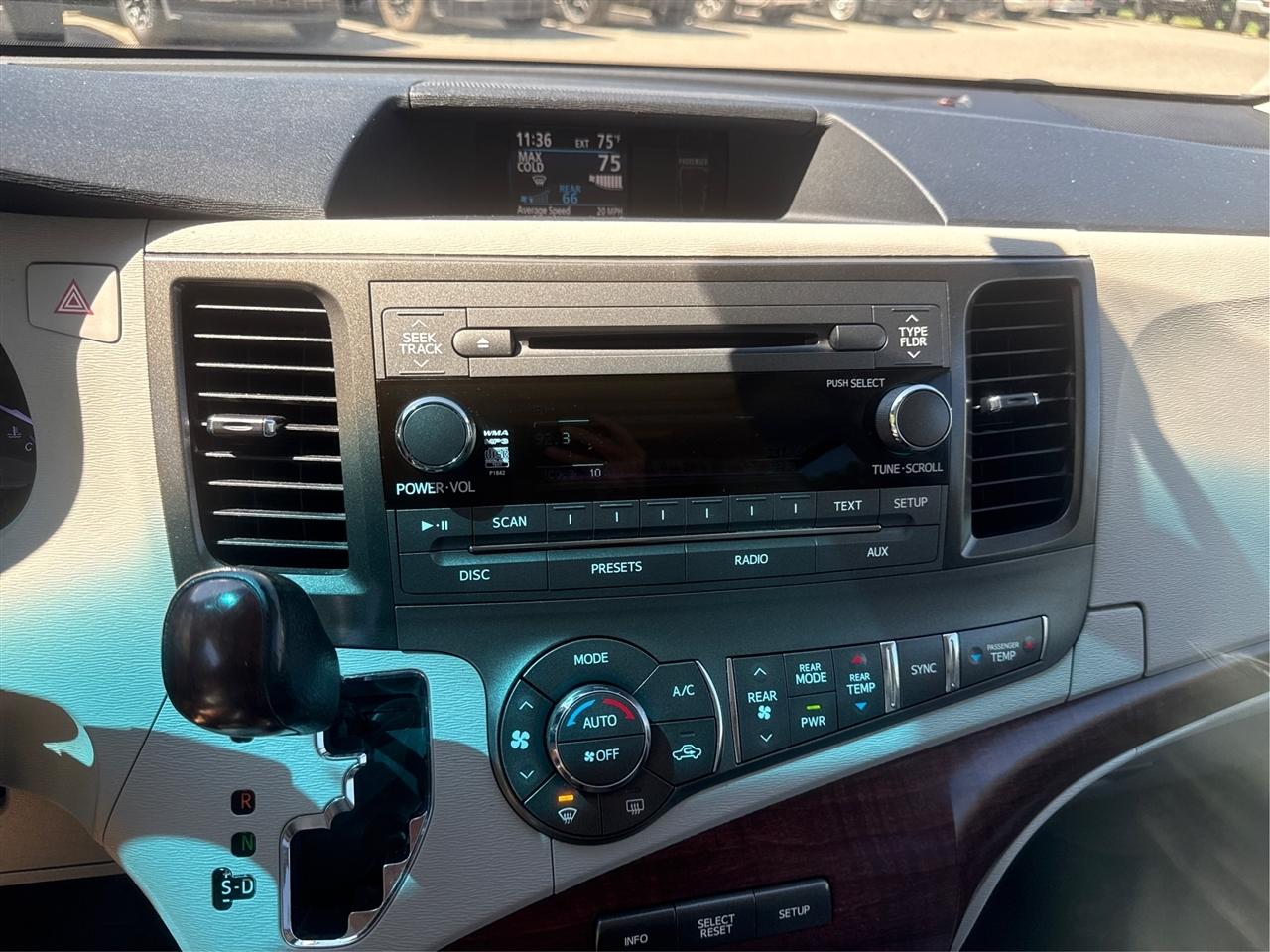 Toyota Sienna  2011