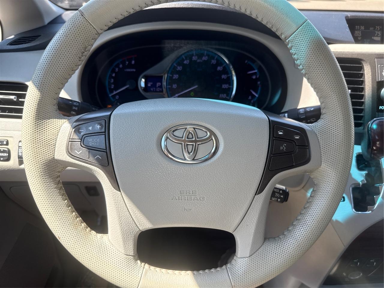 Toyota Sienna  2011