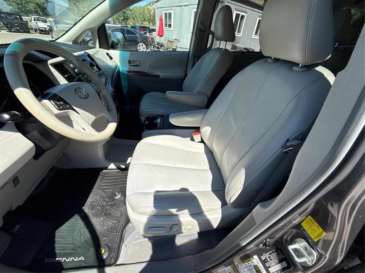 Toyota Sienna  2011