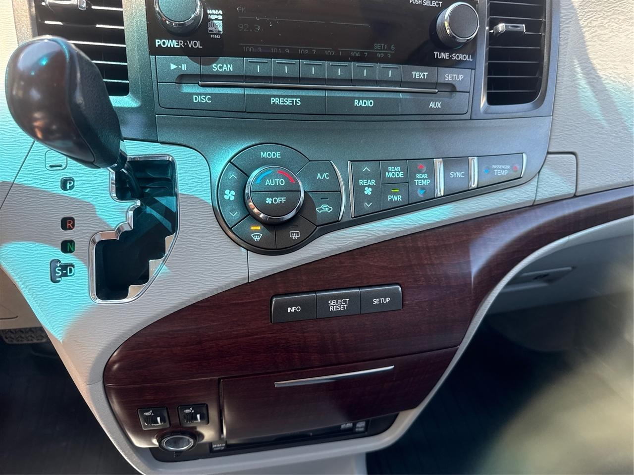 Toyota Sienna  2011