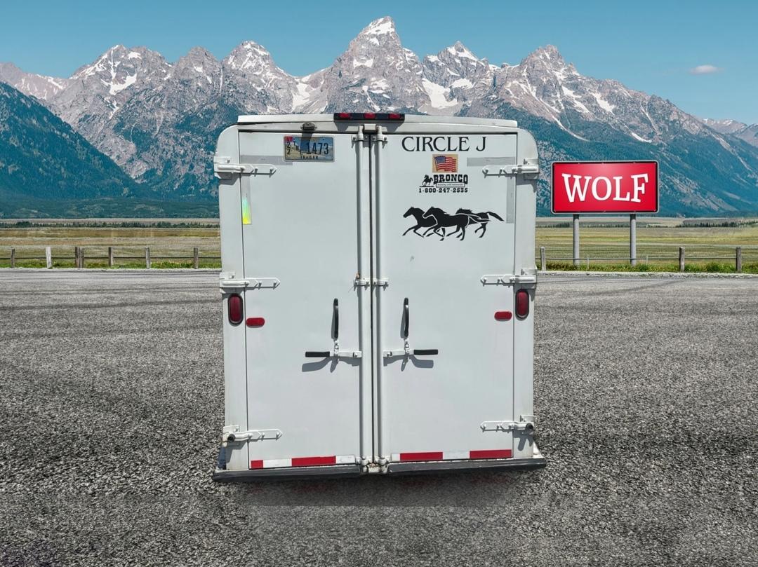 2002 Circle J Bronco HORSETRAILER