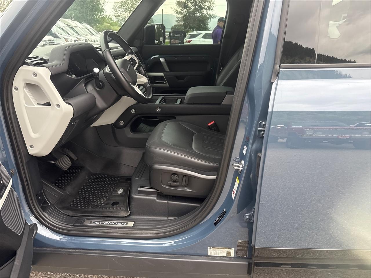 Land Rover Defender  2022