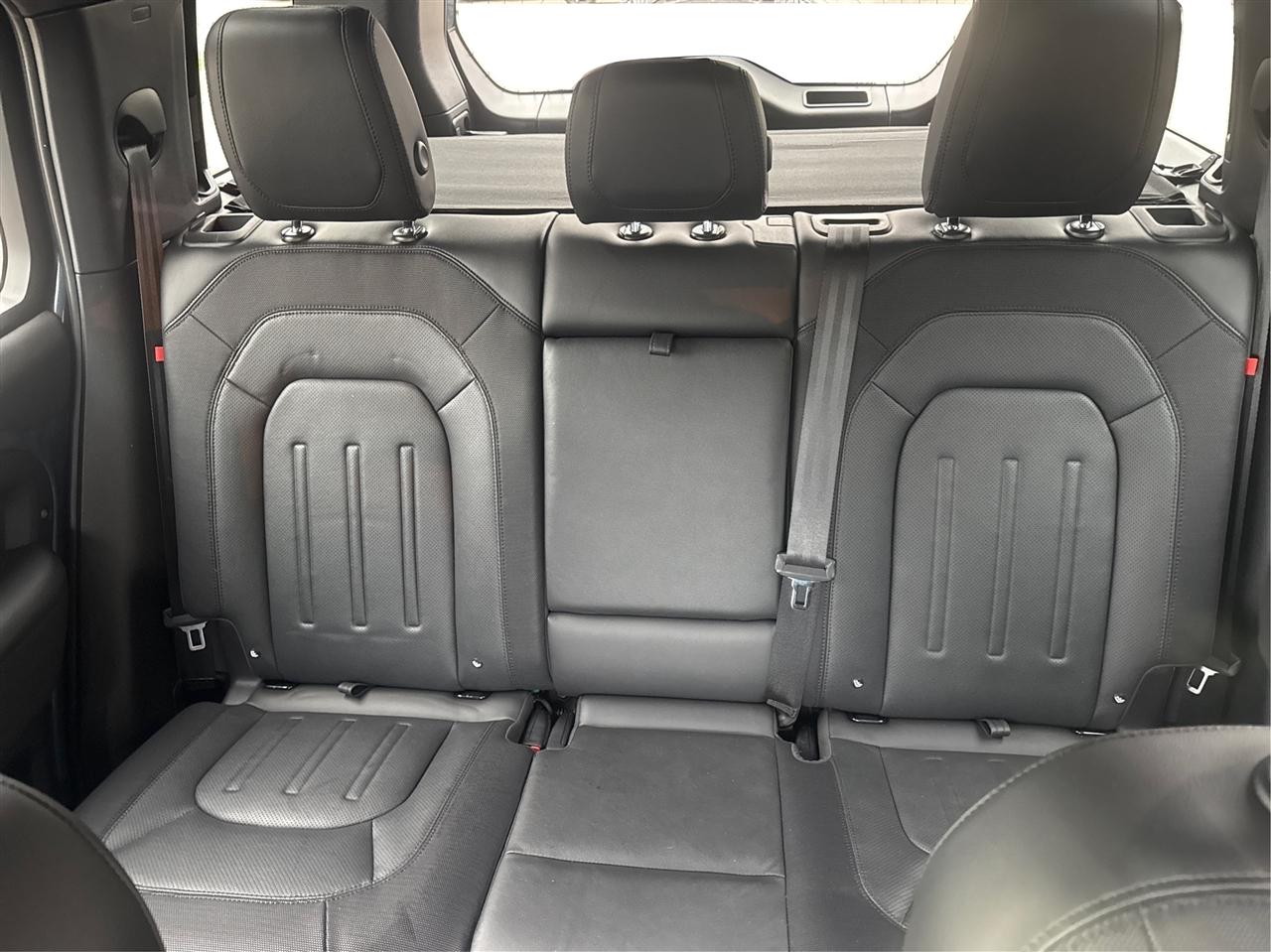 Land Rover Defender  2022