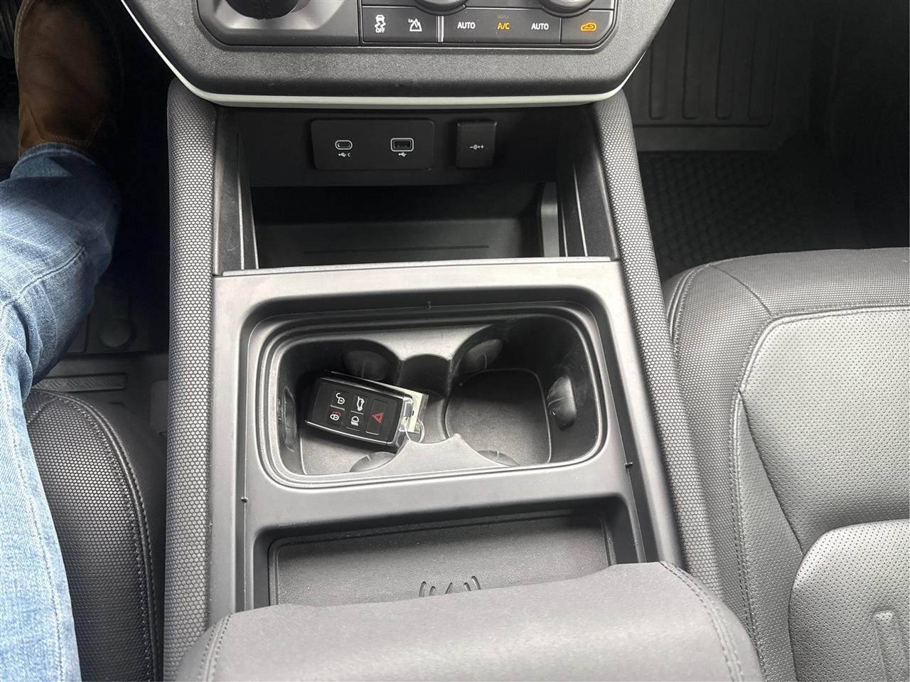 Land Rover Defender  2022