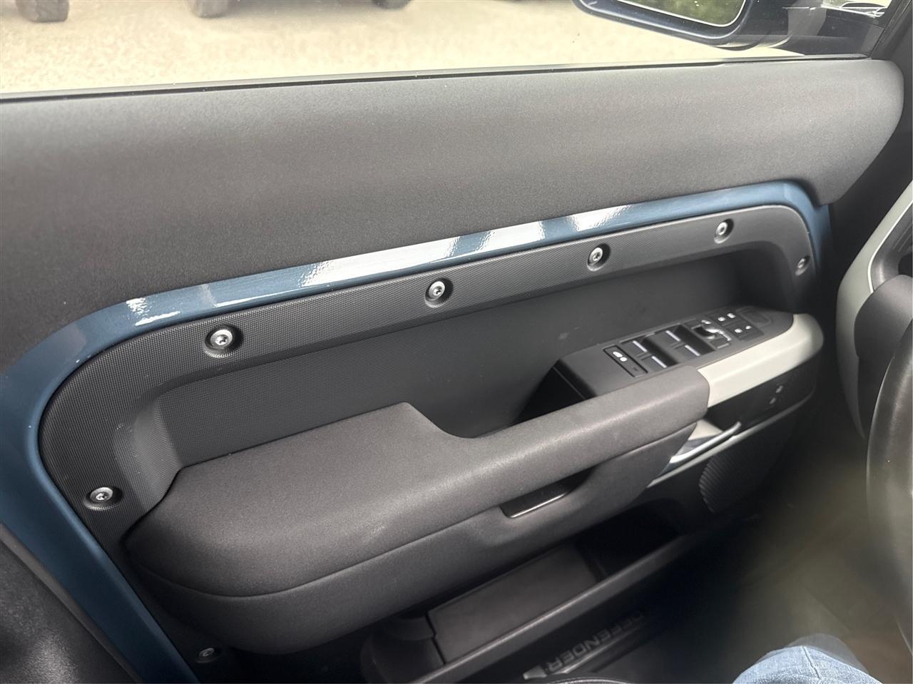 Land Rover Defender  2022