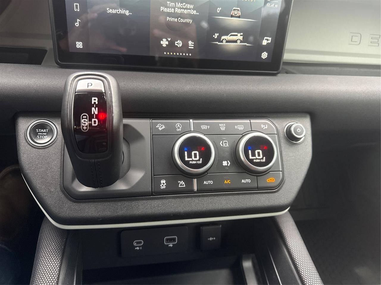 Land Rover Defender  2022