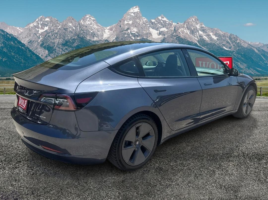 Tesla Model 3  2022