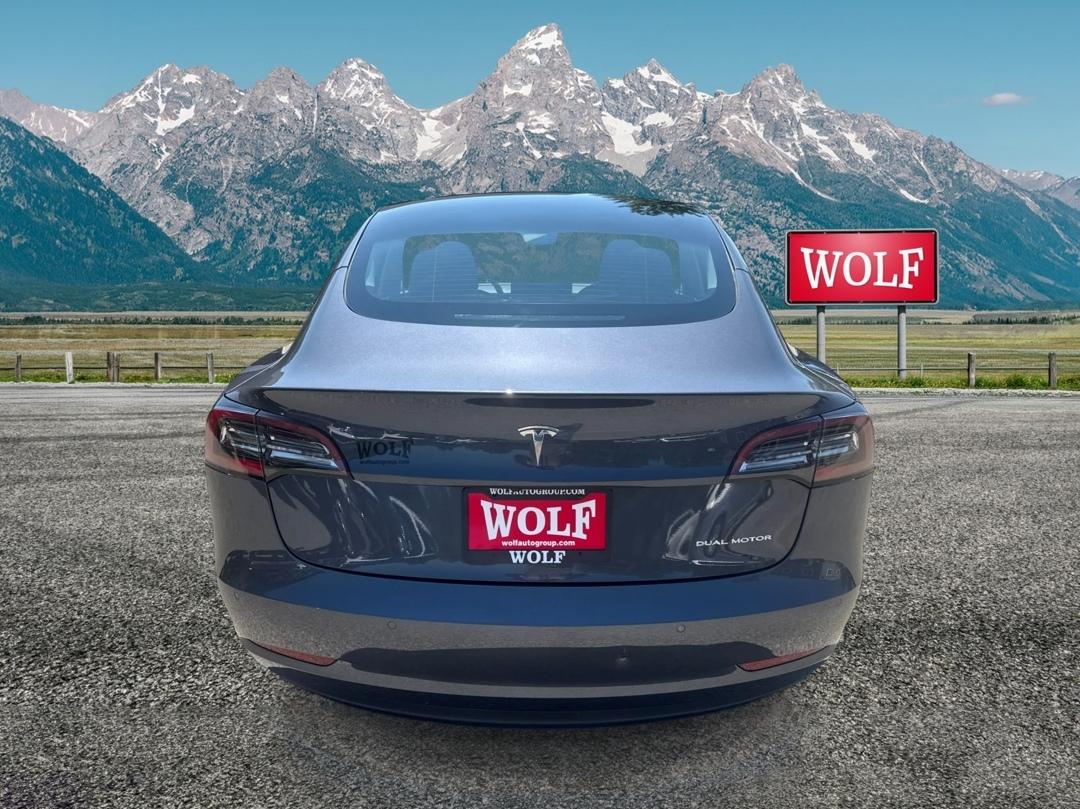 Tesla Model 3  2022