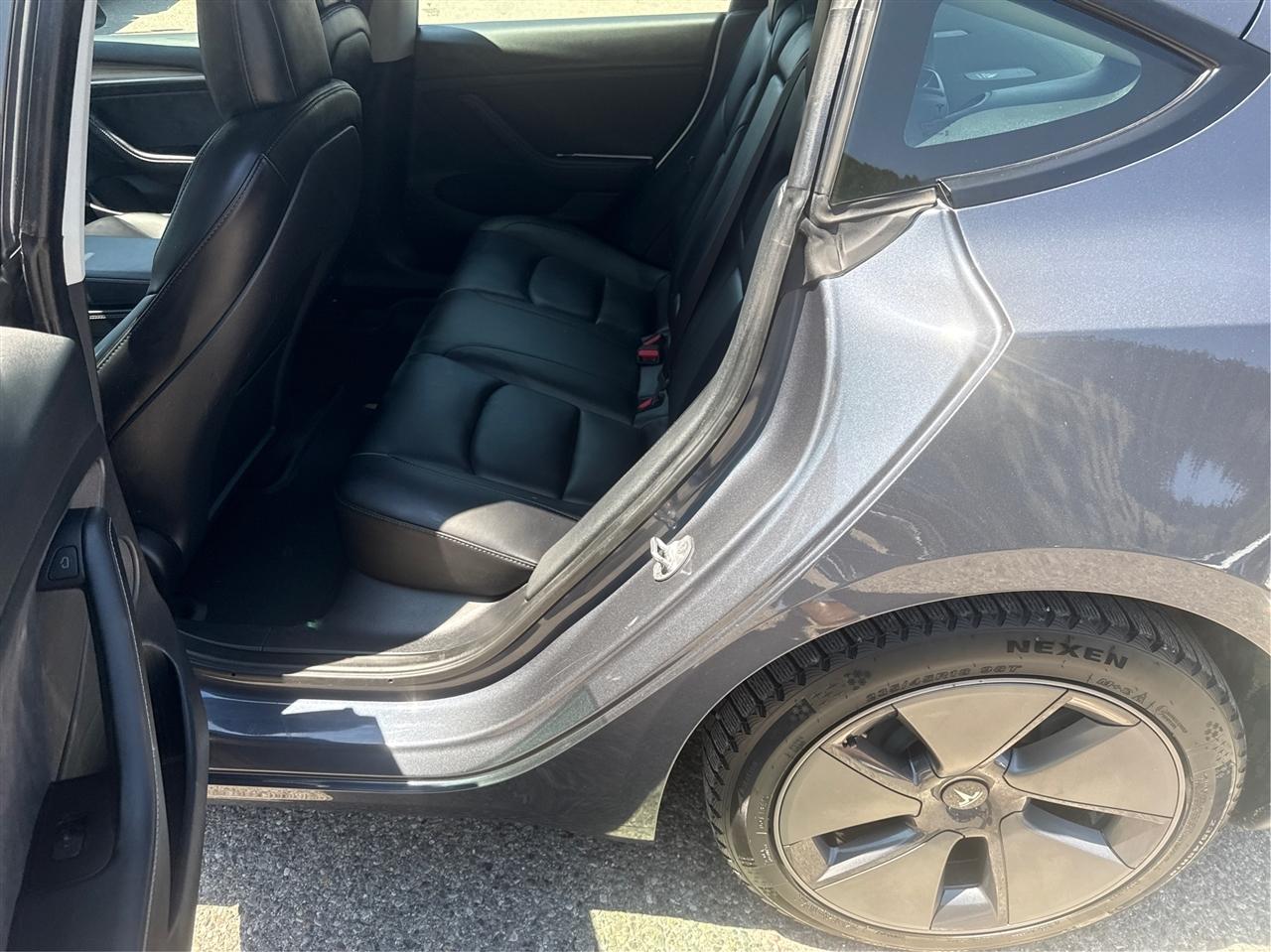 Tesla Model 3  2022