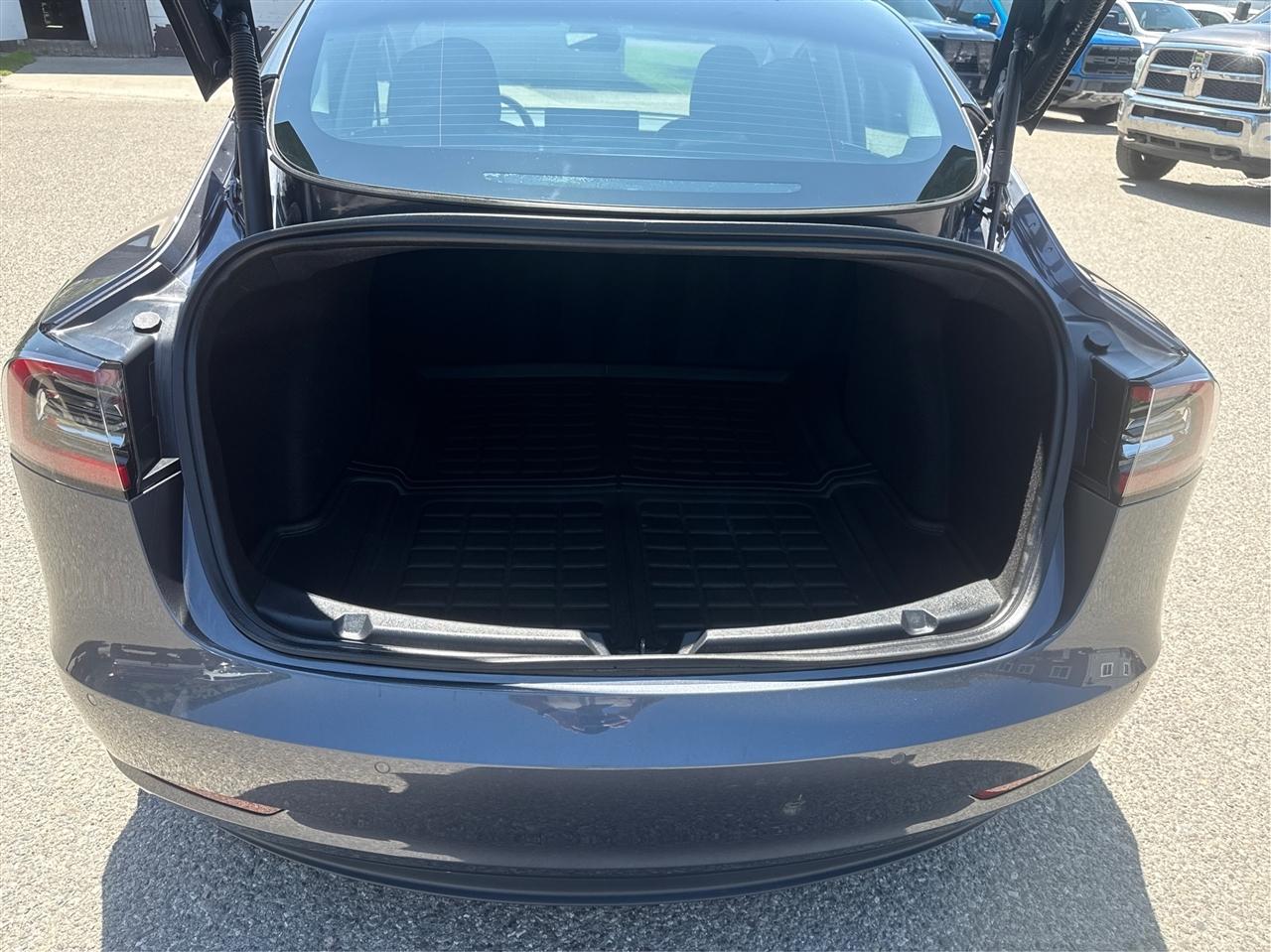 Tesla Model 3  2022
